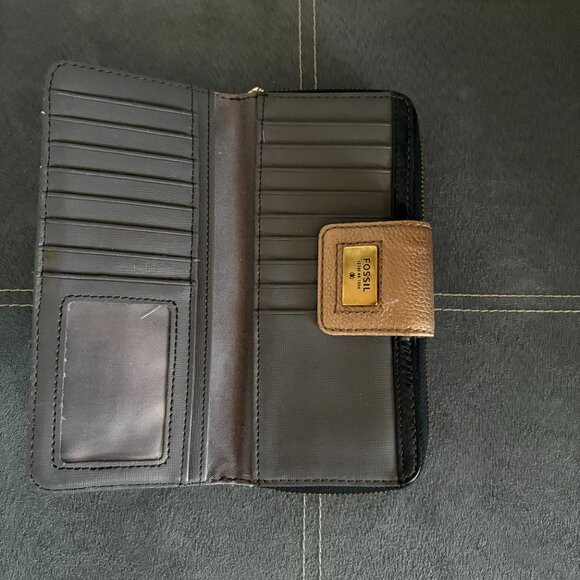 Fossil Issue No. 1954 Black and Gold leather Zip Wallet - Picture 4 of 5